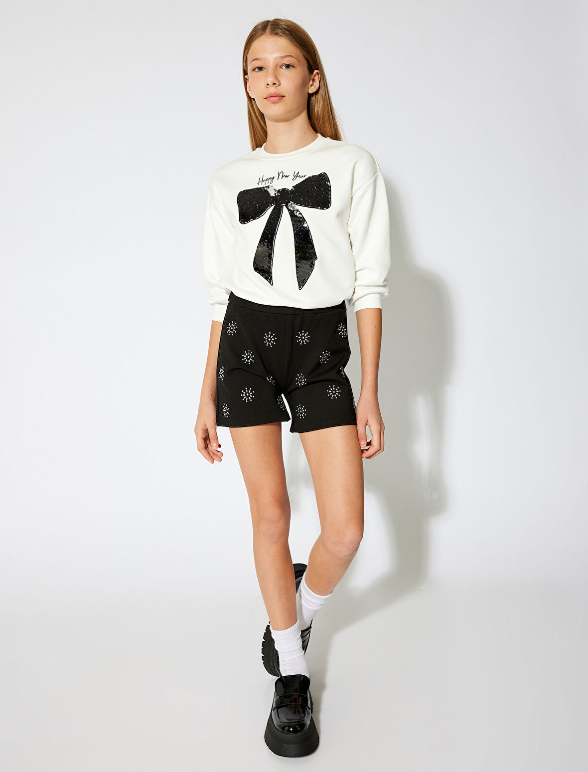 Beli Lastikli Taş Detaylı Kar Desenli Şort 