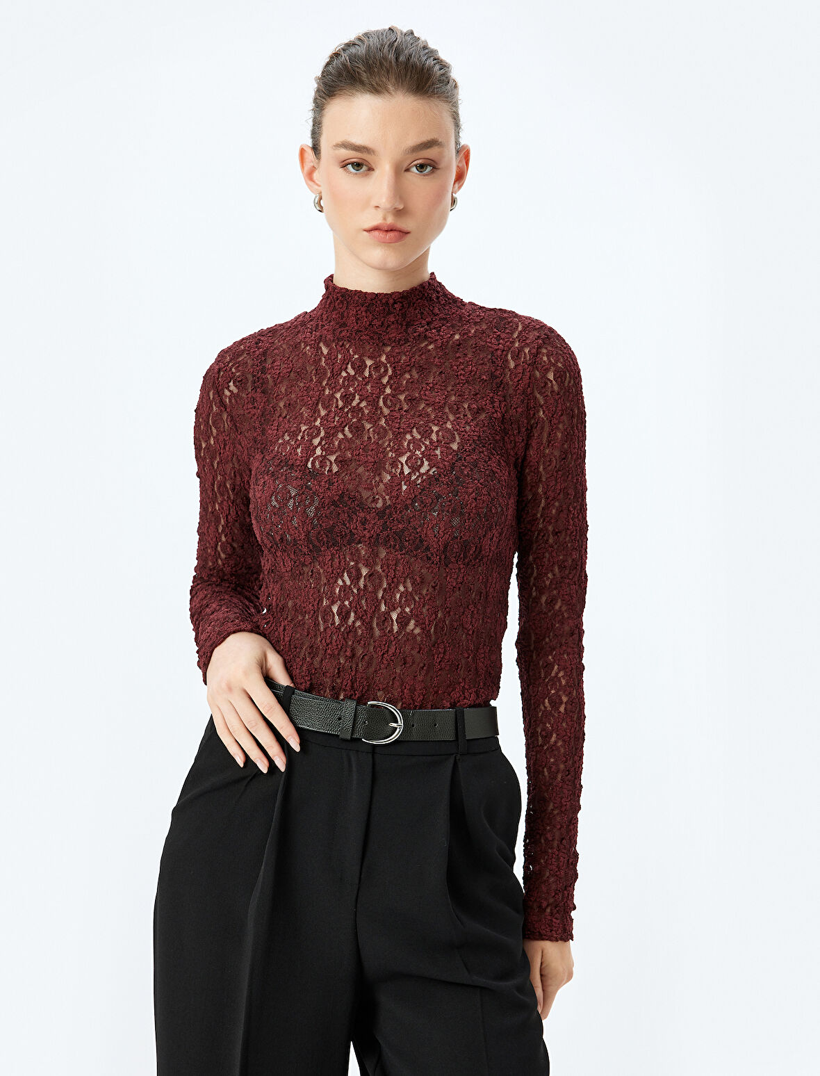 Slim Fit Uzun Kollu Dik Yaka Yarı Transparan Dantel Bluz 