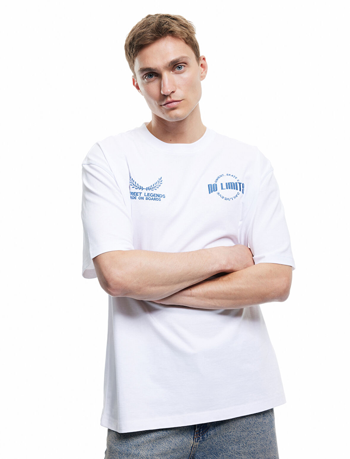 Kısa Kollu Bisiklet Yaka Pamuklu Arkası Baskılı Tişört