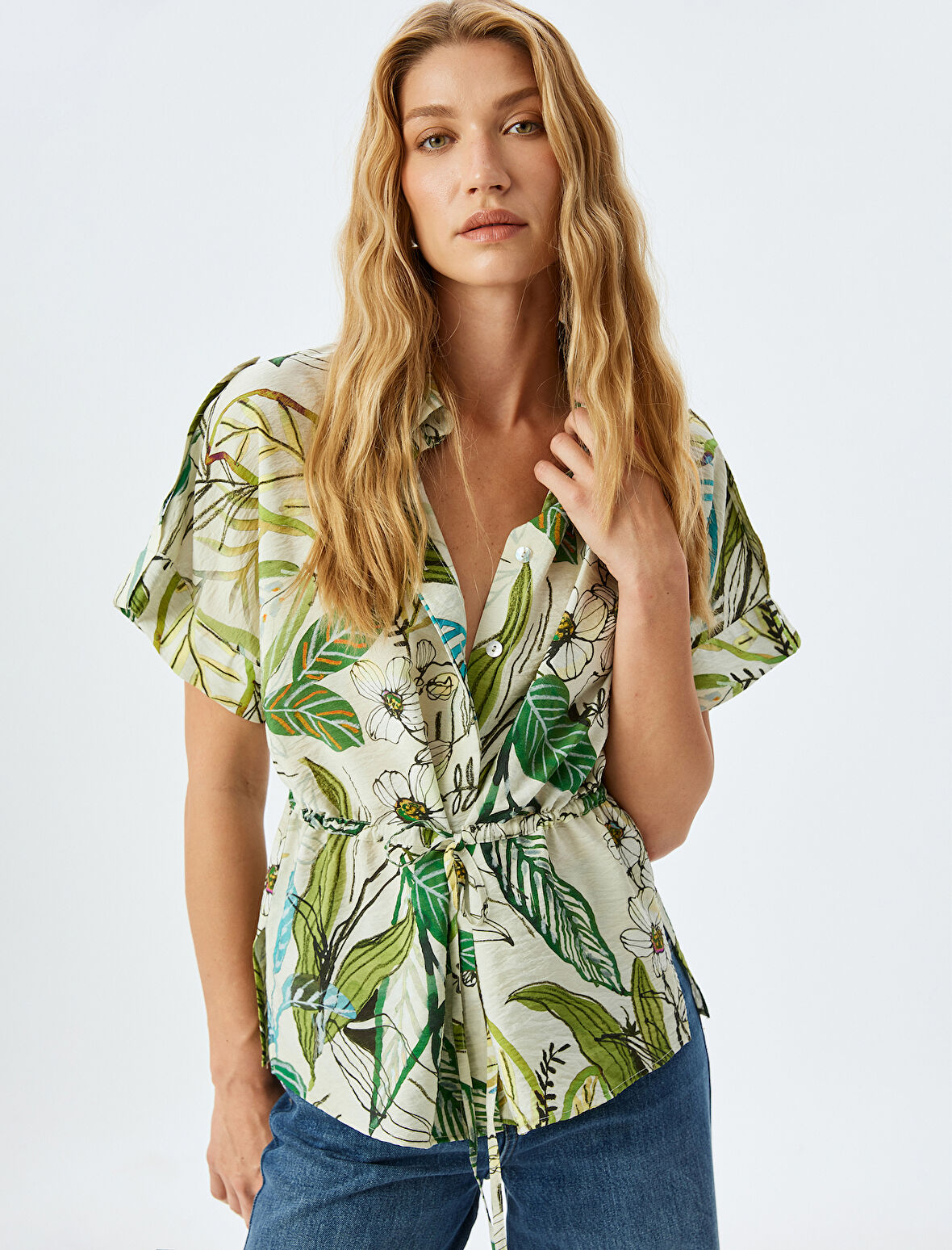 Floral Desenli Beli Bağlama Detaylı Viskon Kısa Kollu Oversize Gömlek  