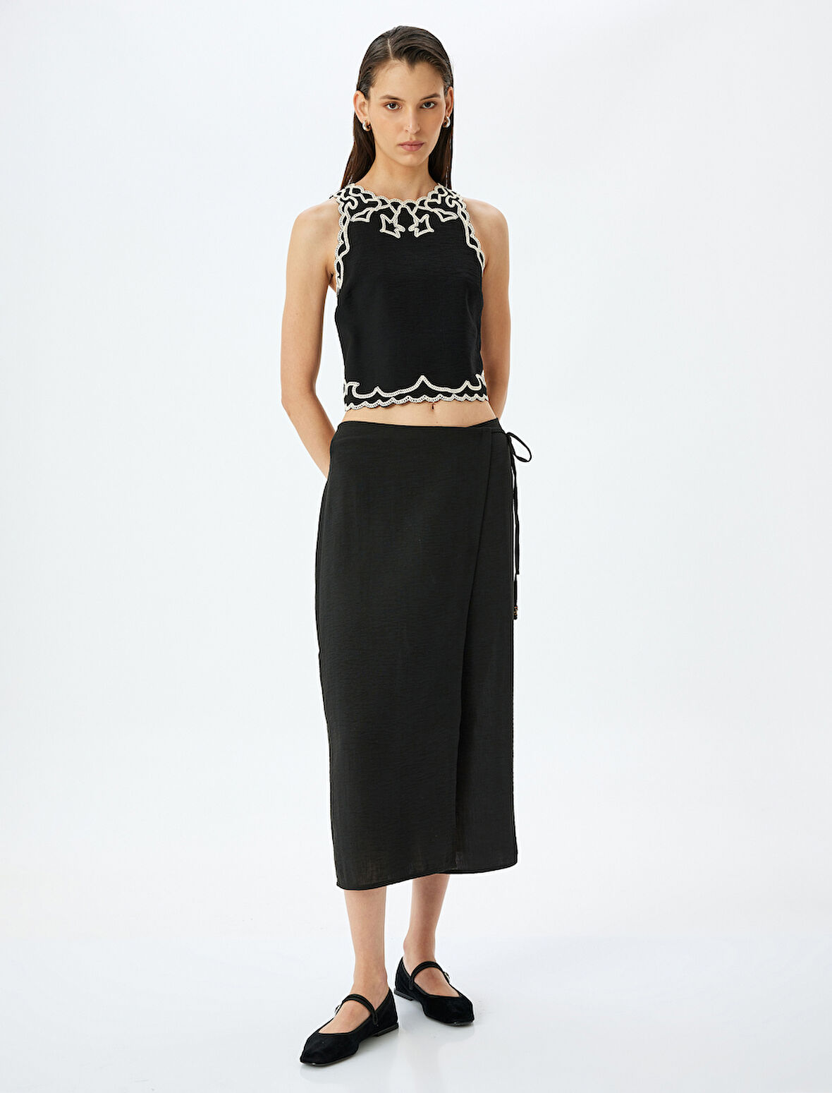 Yüksek Bel Bağlama Detaylı Midi Boy Etek