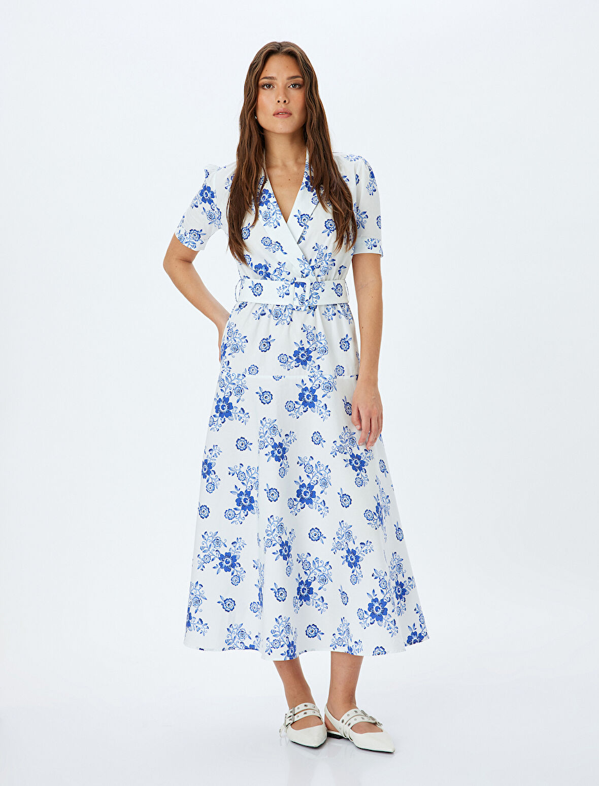 Pamuklu Kemer Detaylı Kısa Kollu Kruvaze Yaka Uzun Çiçekli Elbise 