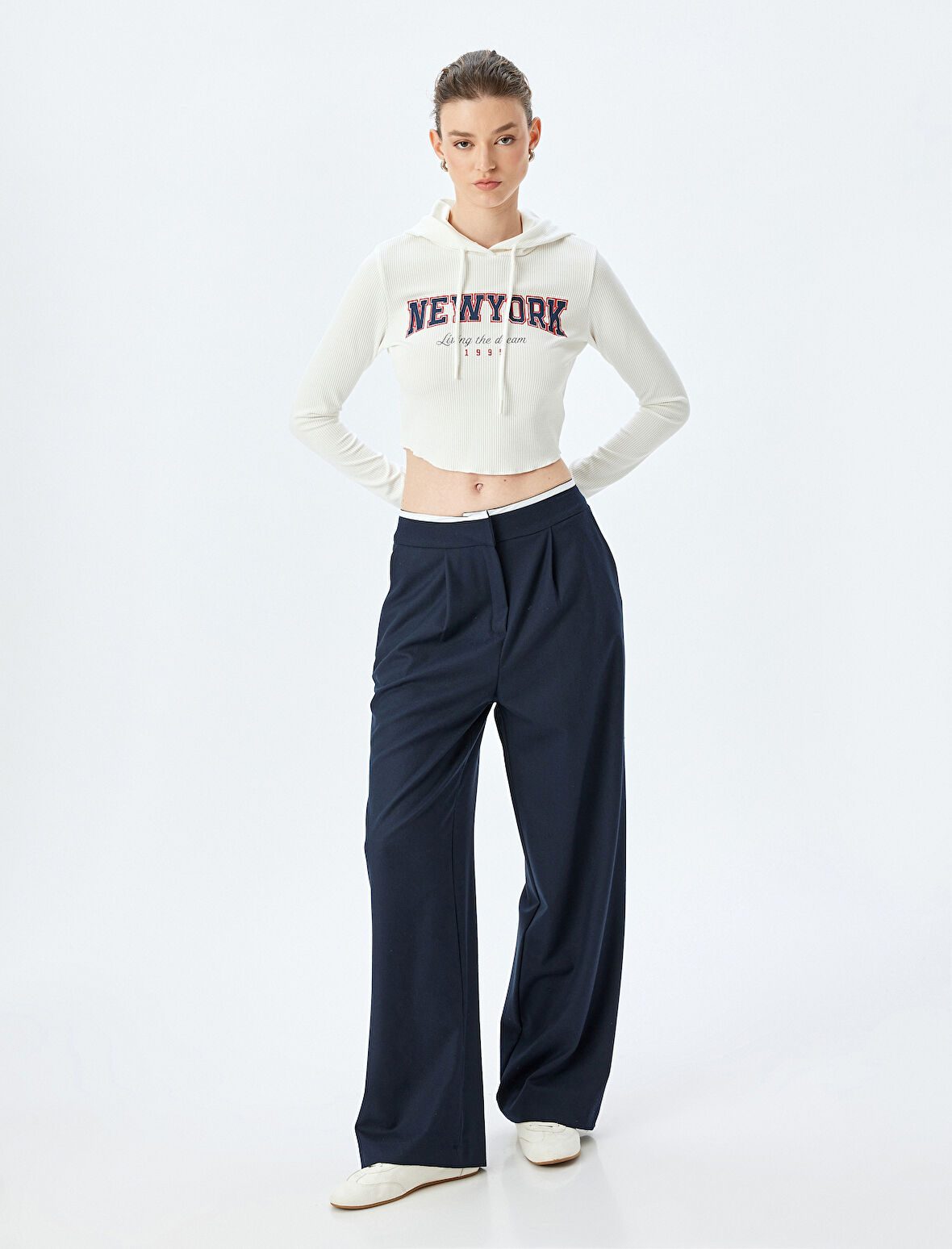 Uzun Kollu Slim Fit Fitilli Baskılı Kapüşonlu Crop Tişört 