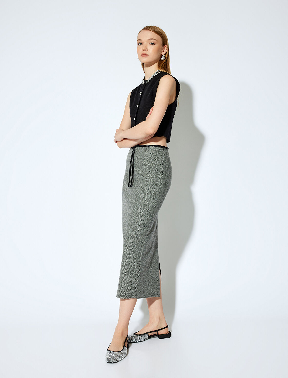 Koton X Melis Ağazat - Yırtmaçlı Fiyonk Detaylı Midi Boy Kalem Etek