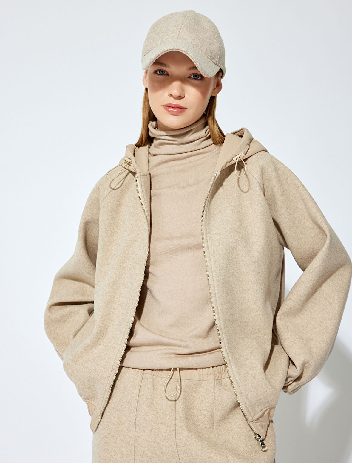 Koton X Şahika Ercümen - Uzun Kollu Kaşe Dokulu Fermuarlı Kapüşonlu Sweatshirt 