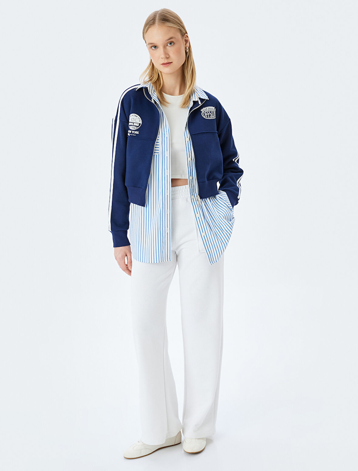 Dik Yaka Fermuarlı Cep Detaylı Biyeli Crop Kolej Sweatshirt