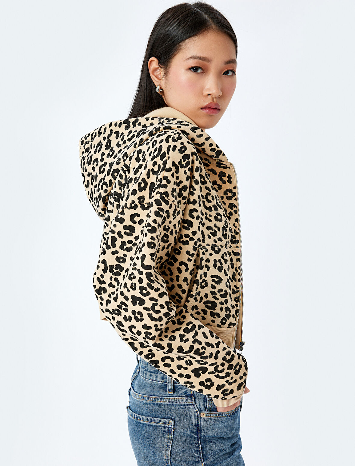 Şardonlu Leopar Desenli Kapüşonlu Fermuarlı Crop Sweatshirt