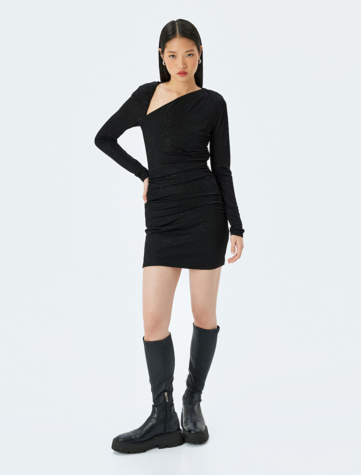 Asimetrik Yaka Drapeli Slim Fit Mini Simli Abiye Elbise