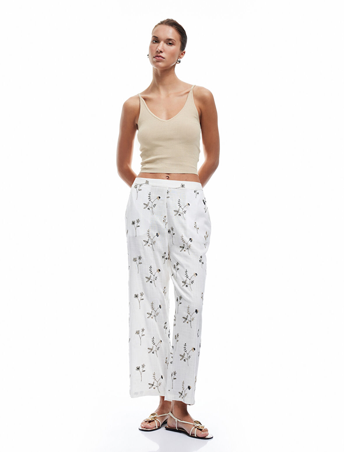 Viskon Kumaş Düz Bol Paça Fistolu Brodeli Çiçekli Pantolon