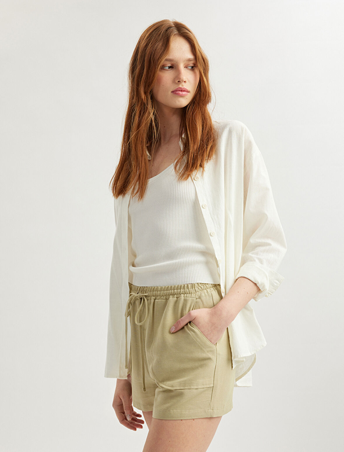 Beli Bağcıklı Keten Karışımlı Cepli Mini Şort