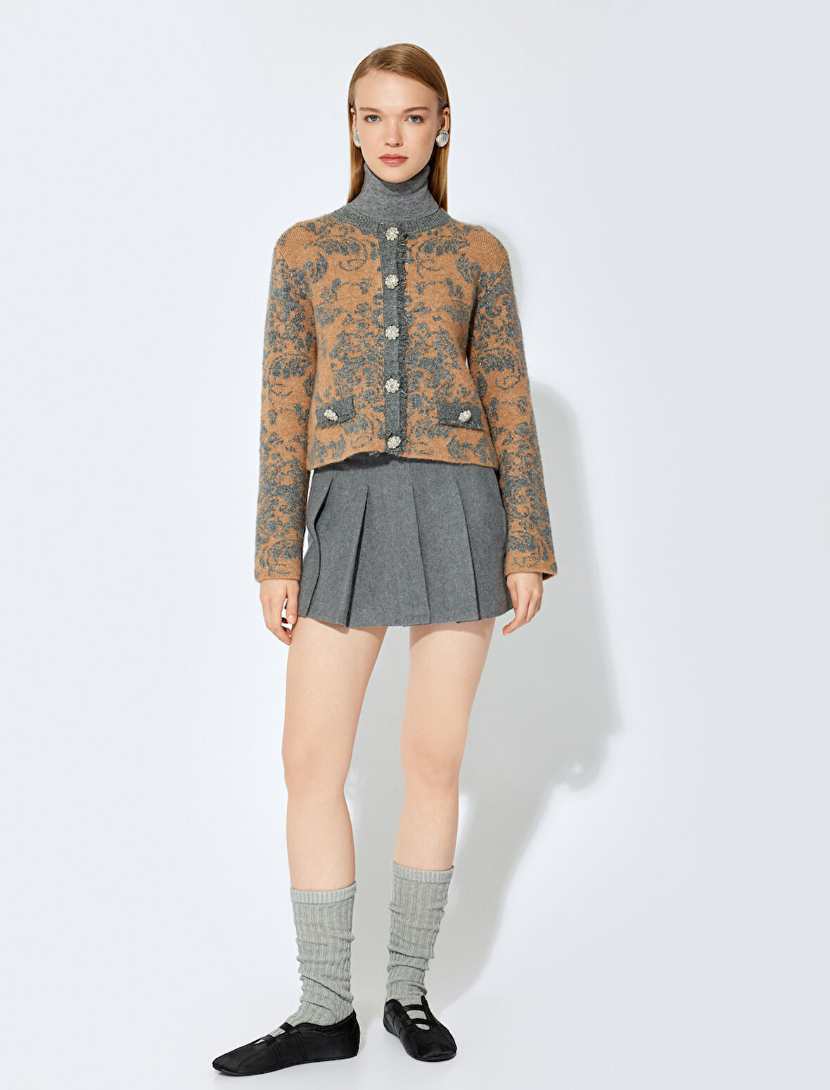 Koton X Şahika Ercümen - Parıltılı Floral Desenli Taşlı Düğme Detaylı Uzun Kollu Bisiklet Yaka Triko Hırka 