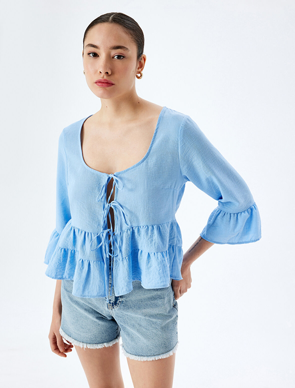 Bağcıklı U Yaka Crop Volanlı Bluz