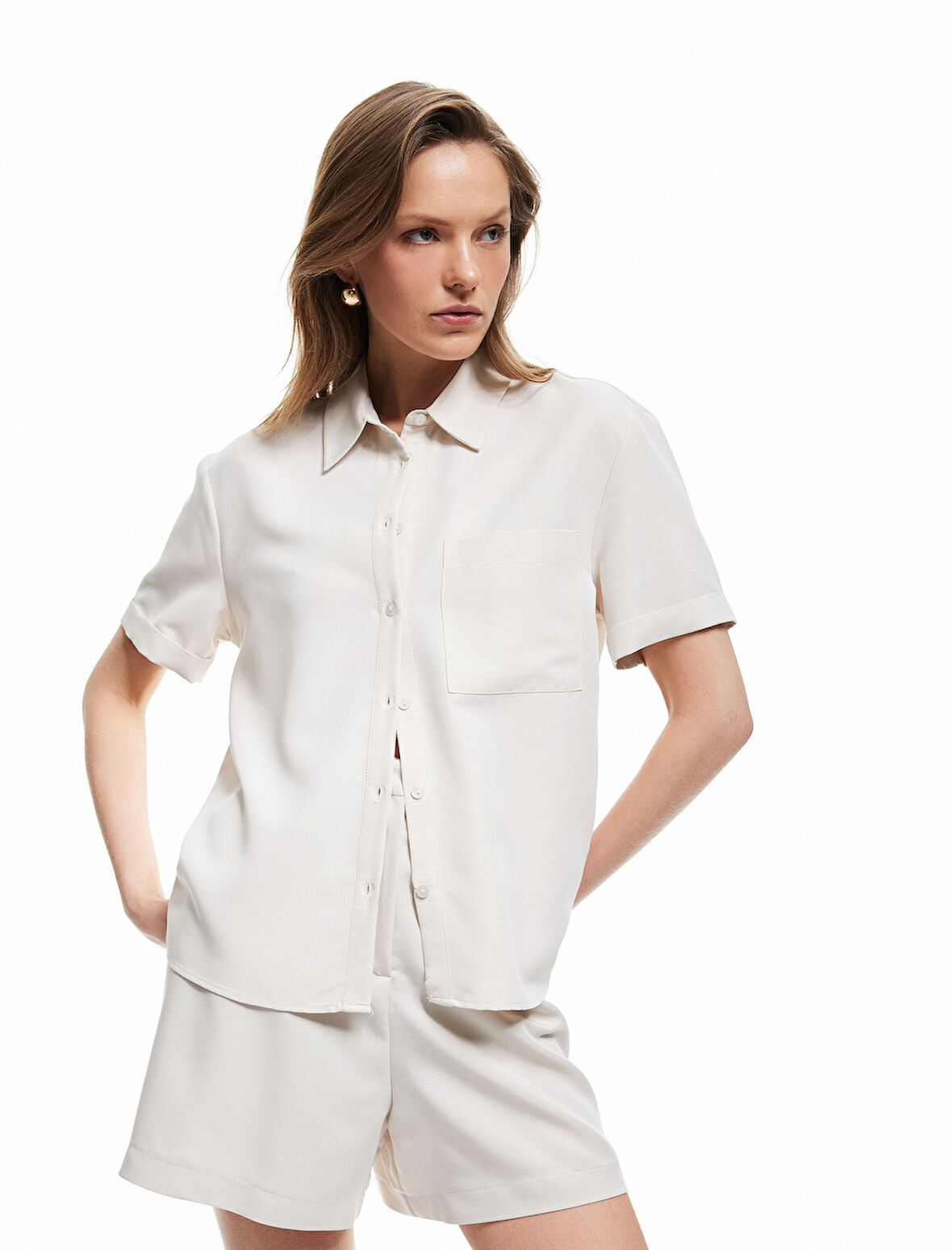 Tek Cep Detaylı Kısa Kollu Klasik Yaka Cepli Modal Gömlek
