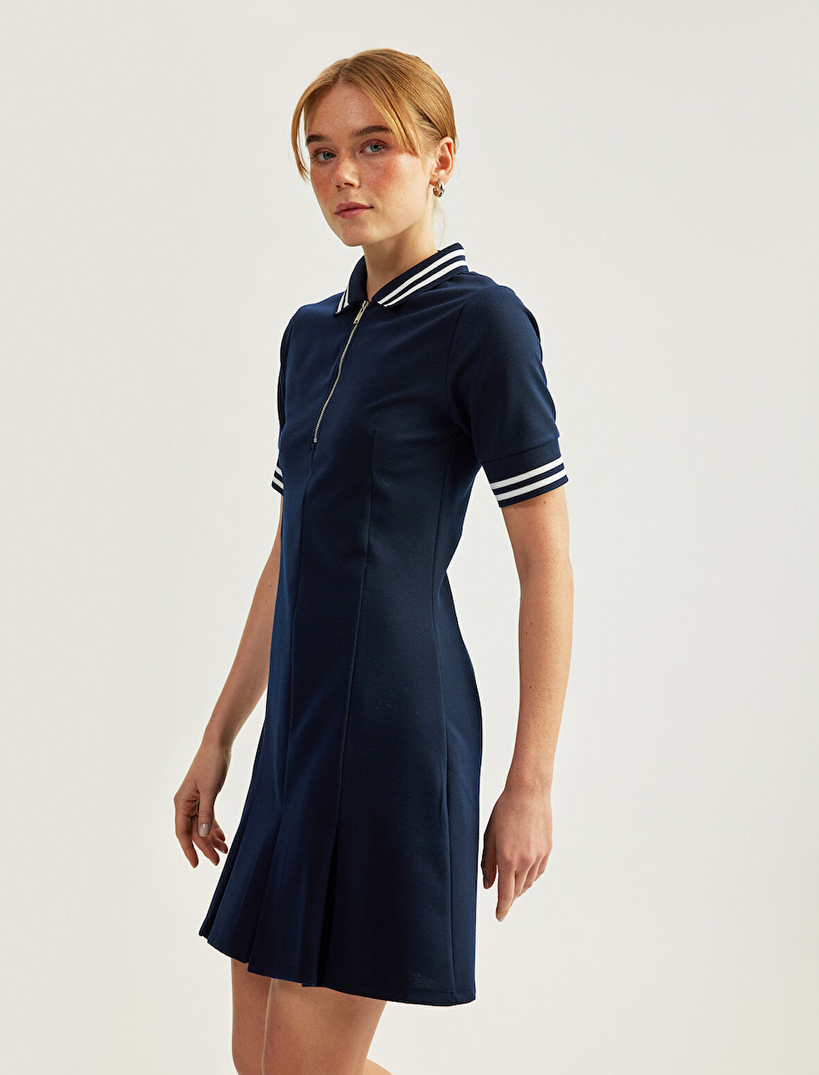 Slim Fit Kısa Kollu Yarım Fermuar Detaylı Mini Polo Yaka Elbise