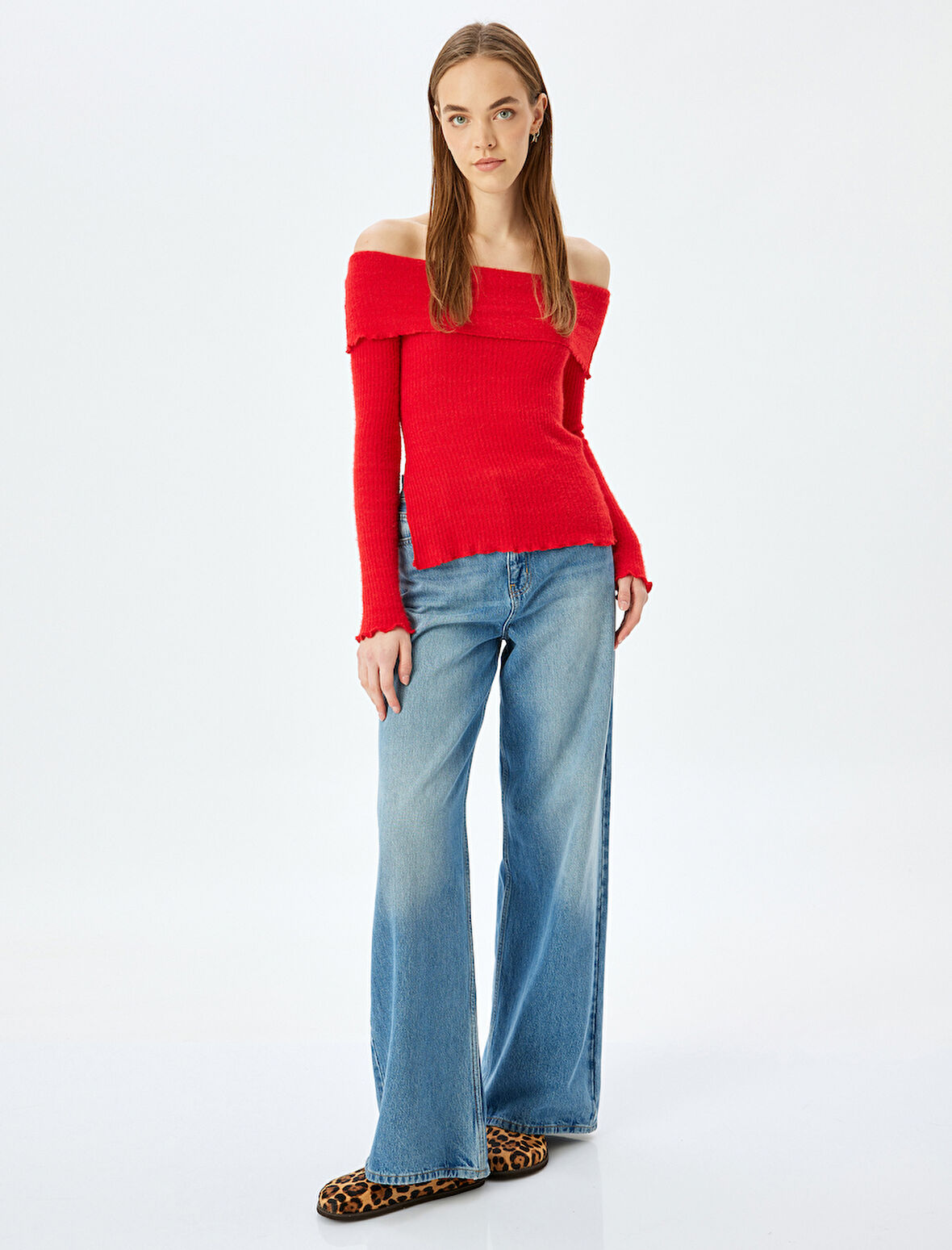 Madonna Yaka Omzu Açık Uzun Kollu Yırtmaç Detaylı Tişört