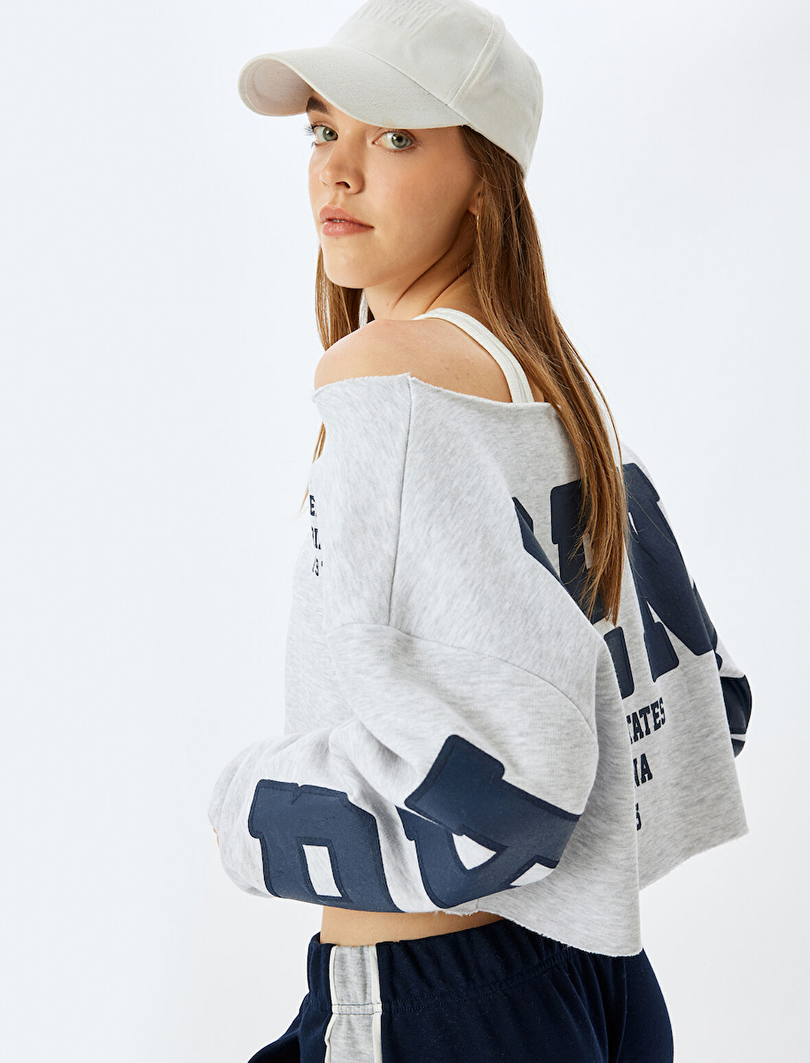 Şardonlu Arkası Baskılı Kayık Yaka Crop Oversize Sweatshirt