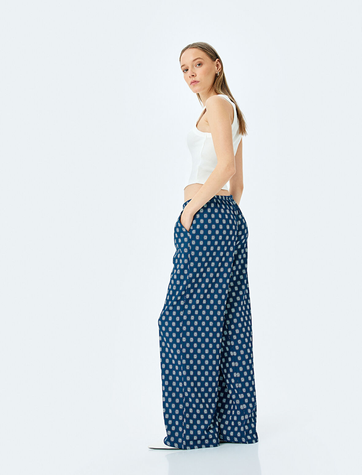 Beli Bağcıklı Rahat Kalıp Geniş Paça Pantolon