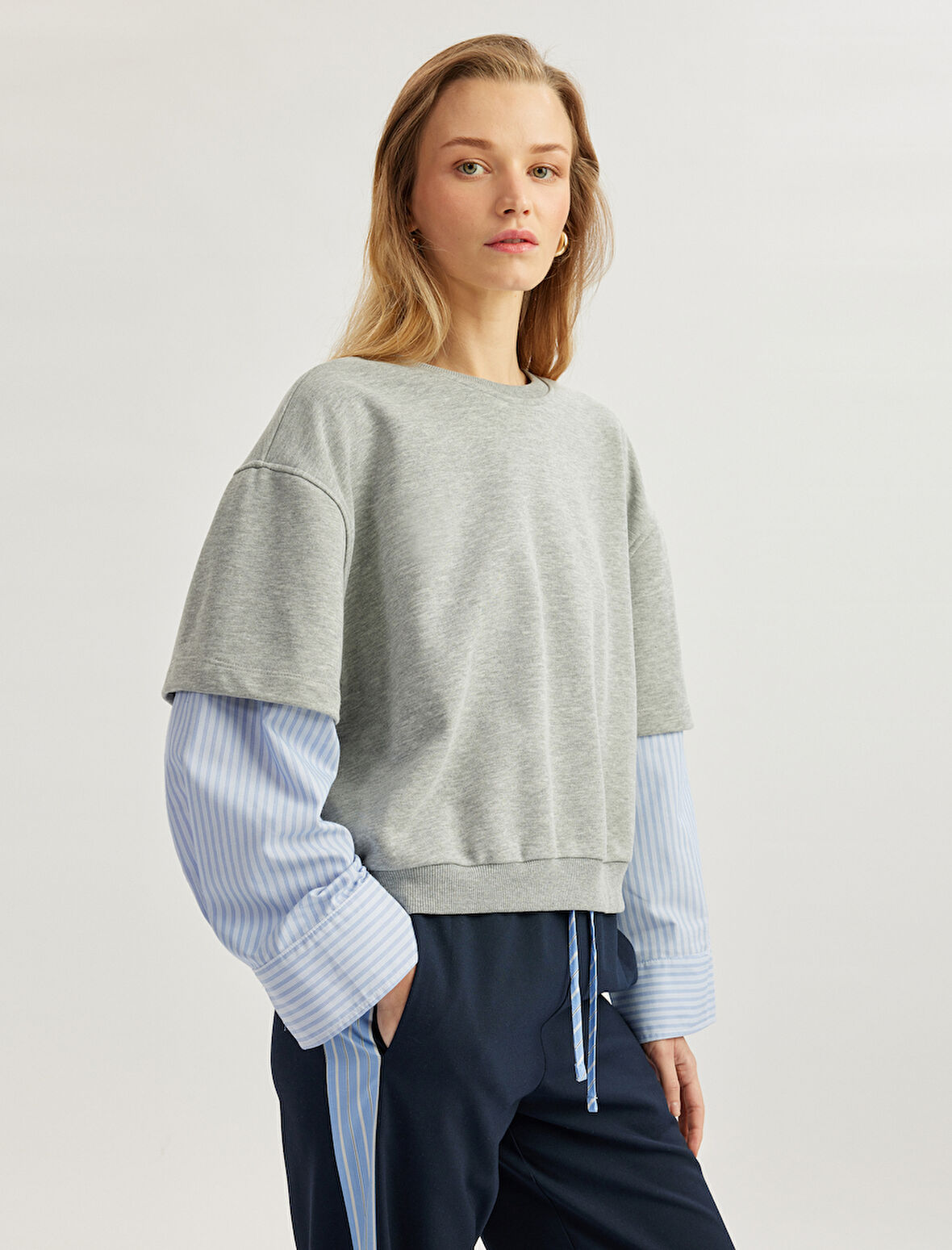 Çift Katman Detaylı Manşetli Uzun Kollu Bisiklet Yaka Çizgili Sweatshirt