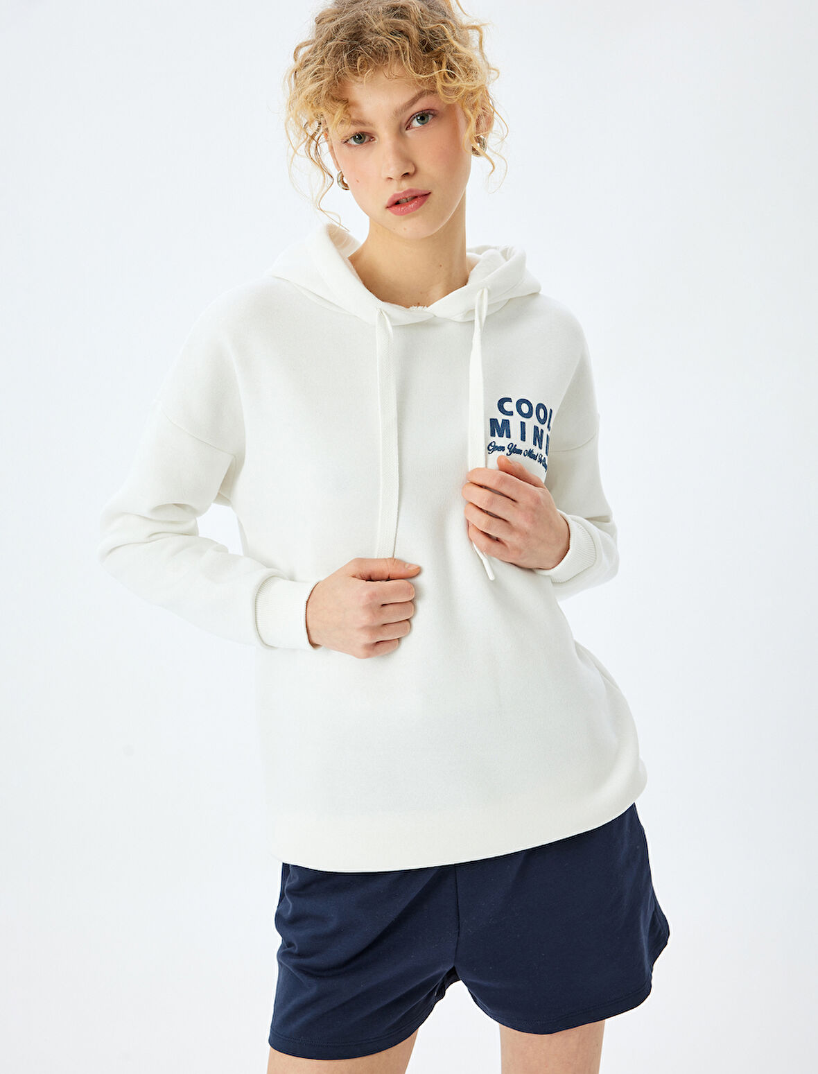 Şardonlu Arkası Baskılı Kapüşonlu Oversize Uzun Kollu Sweatshirt