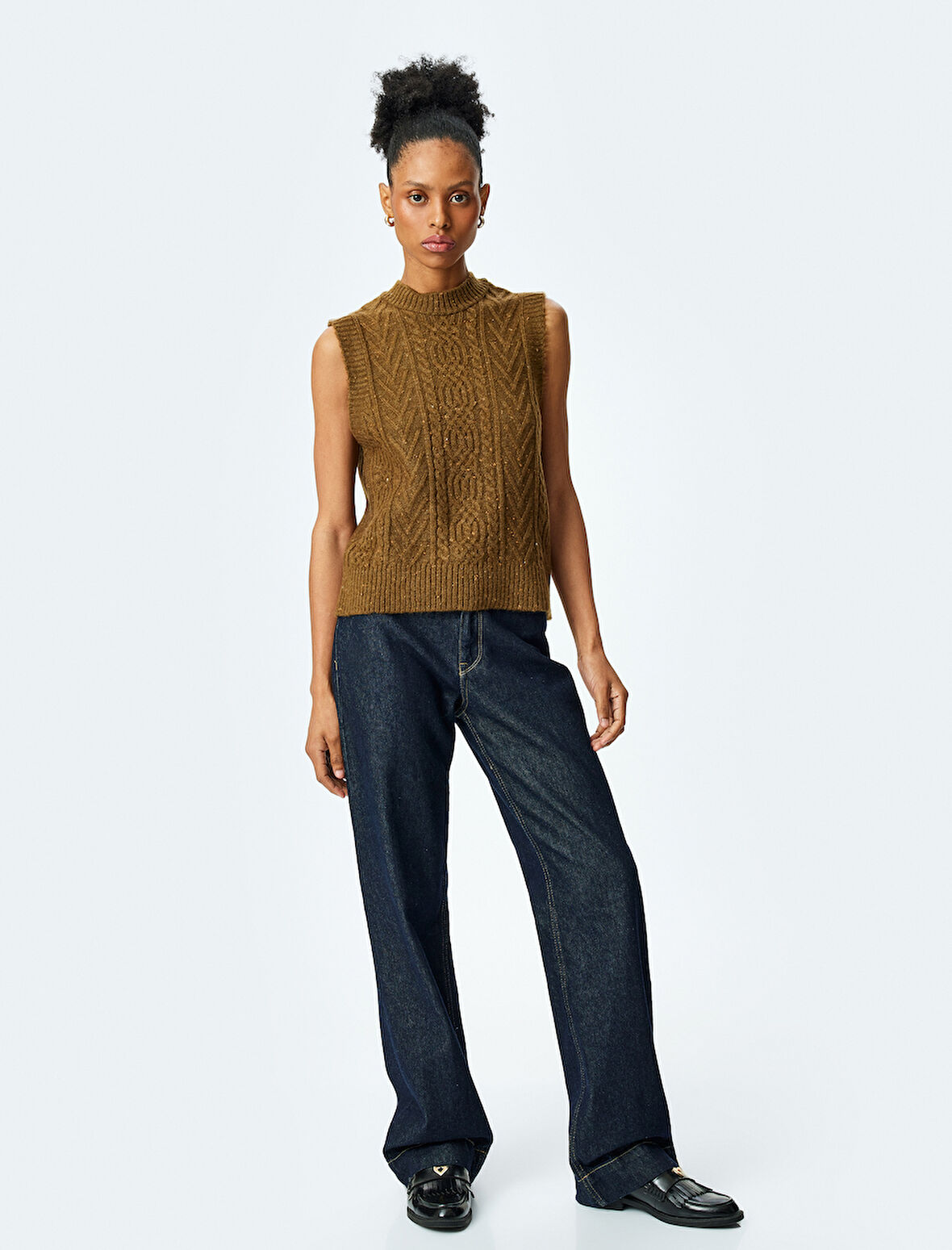 Saç Örgü Desenli Hafif Dik Yaka Süveter