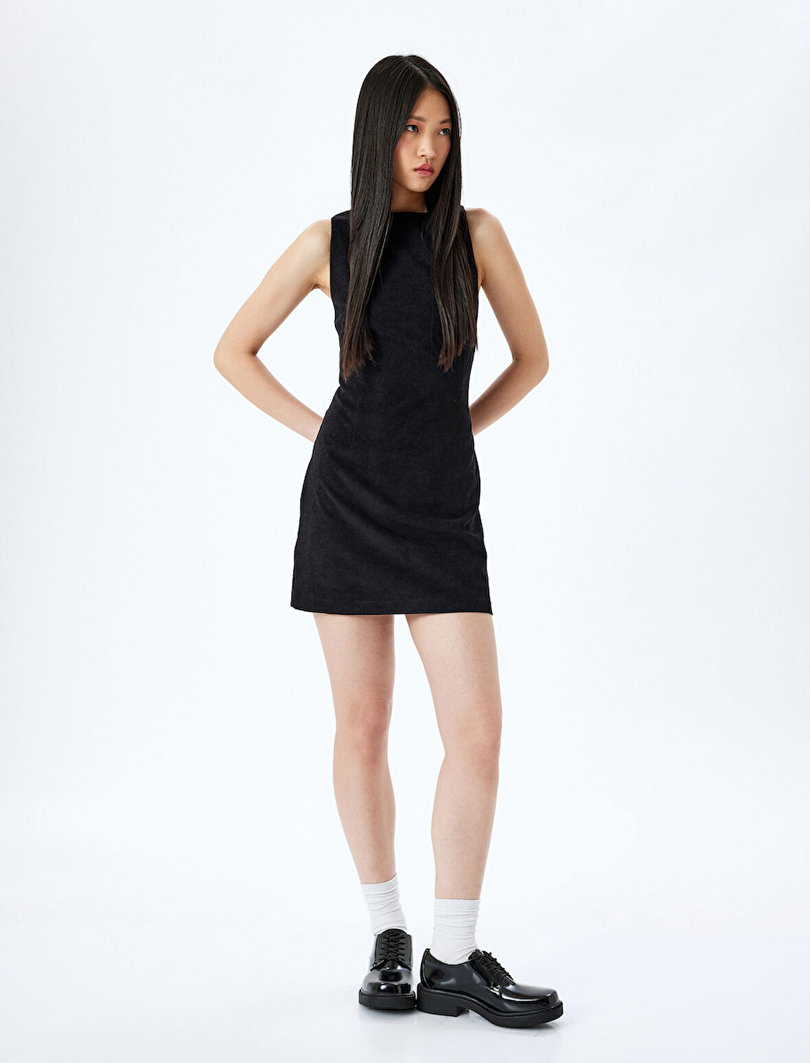 Bisiklet Yaka Kolsuz Slim Fit Mini Elbise