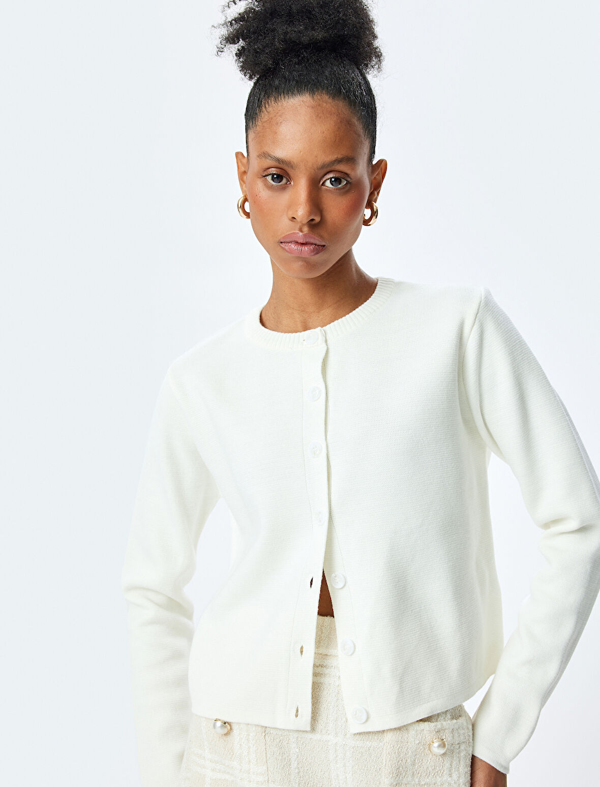 Düğmeli Uzun Kollu Bisiklet Yaka Triko Hırka