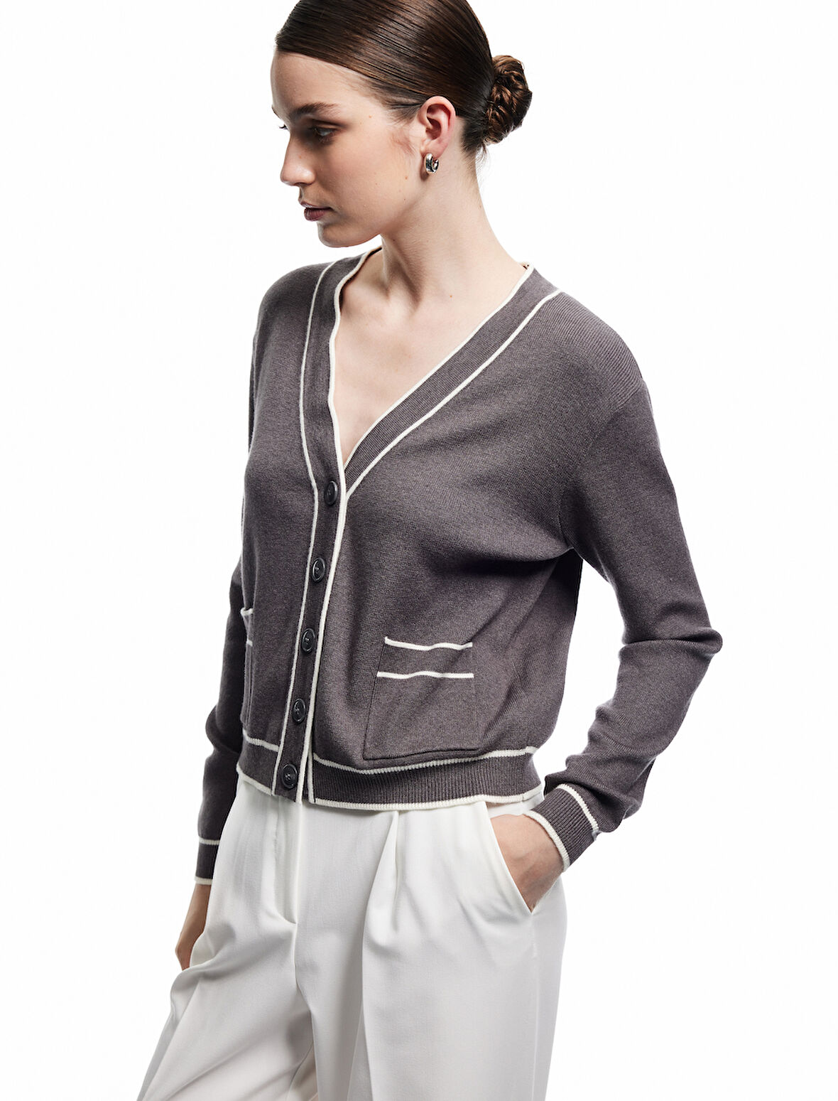 Uzun Kollu Cepli V Yaka Çizgili Triko Hırka