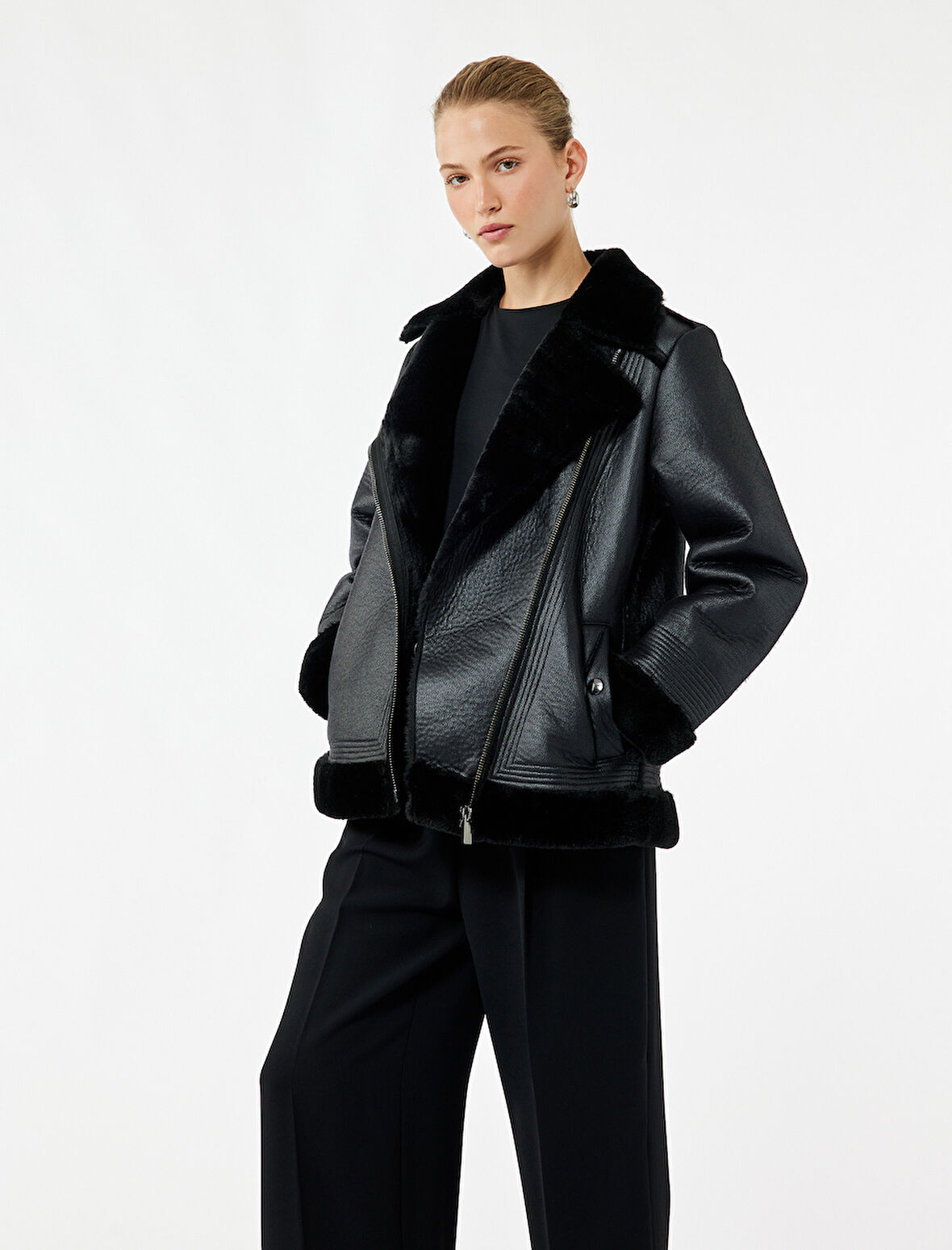 Peluş Astarlı Uzun Kollu Yakası Suni Kürklü Kruvaze Deri Görünümlü Ceket