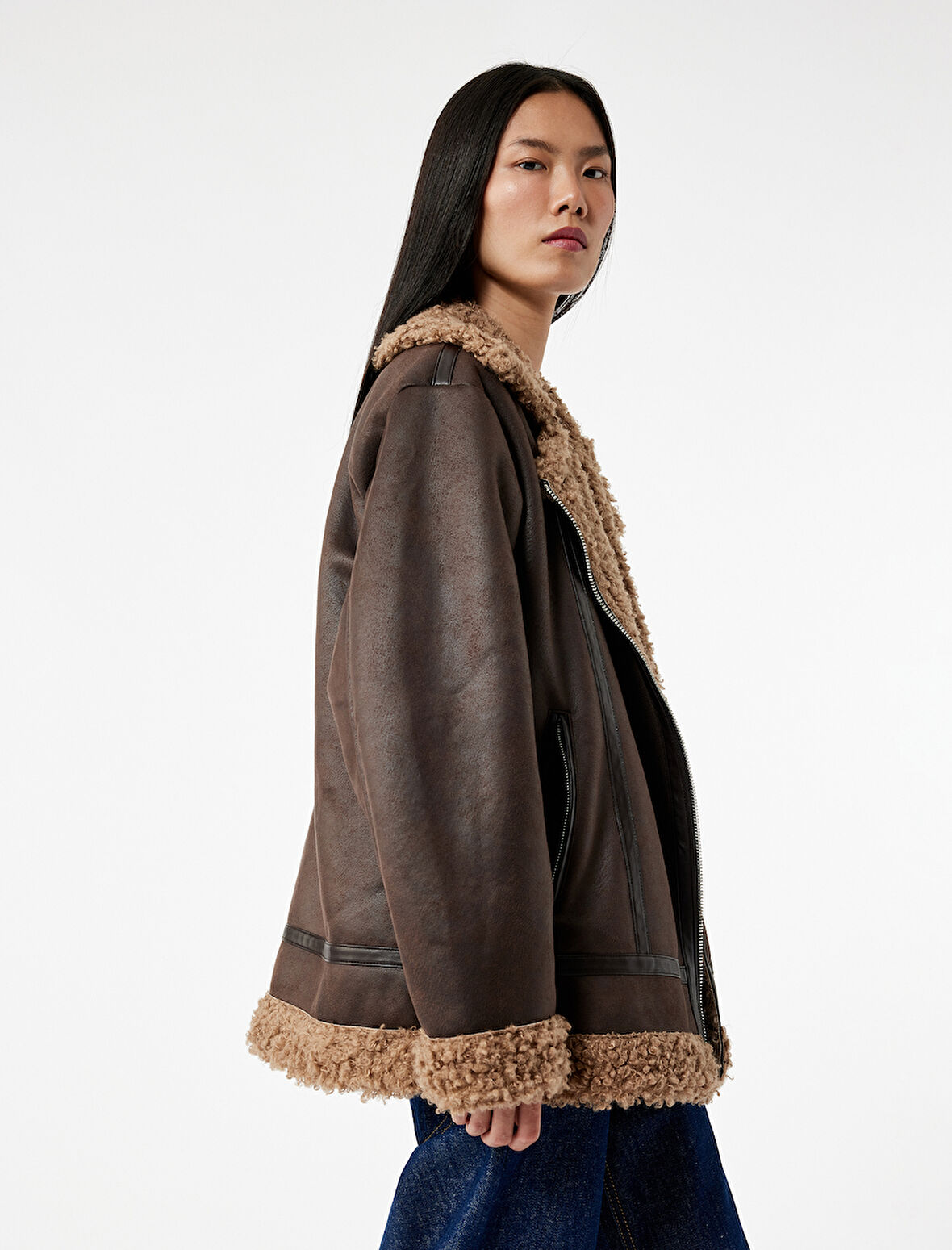 Uzun Kollu Fermuarlı Cepli Peluş Yaka Deri Görünümlü Biker Ceket