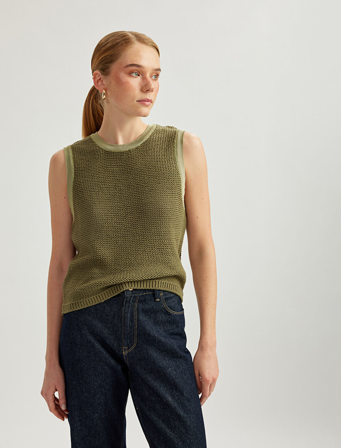 Bisiklet Yaka Kolsuz Dokulu Triko Süveter