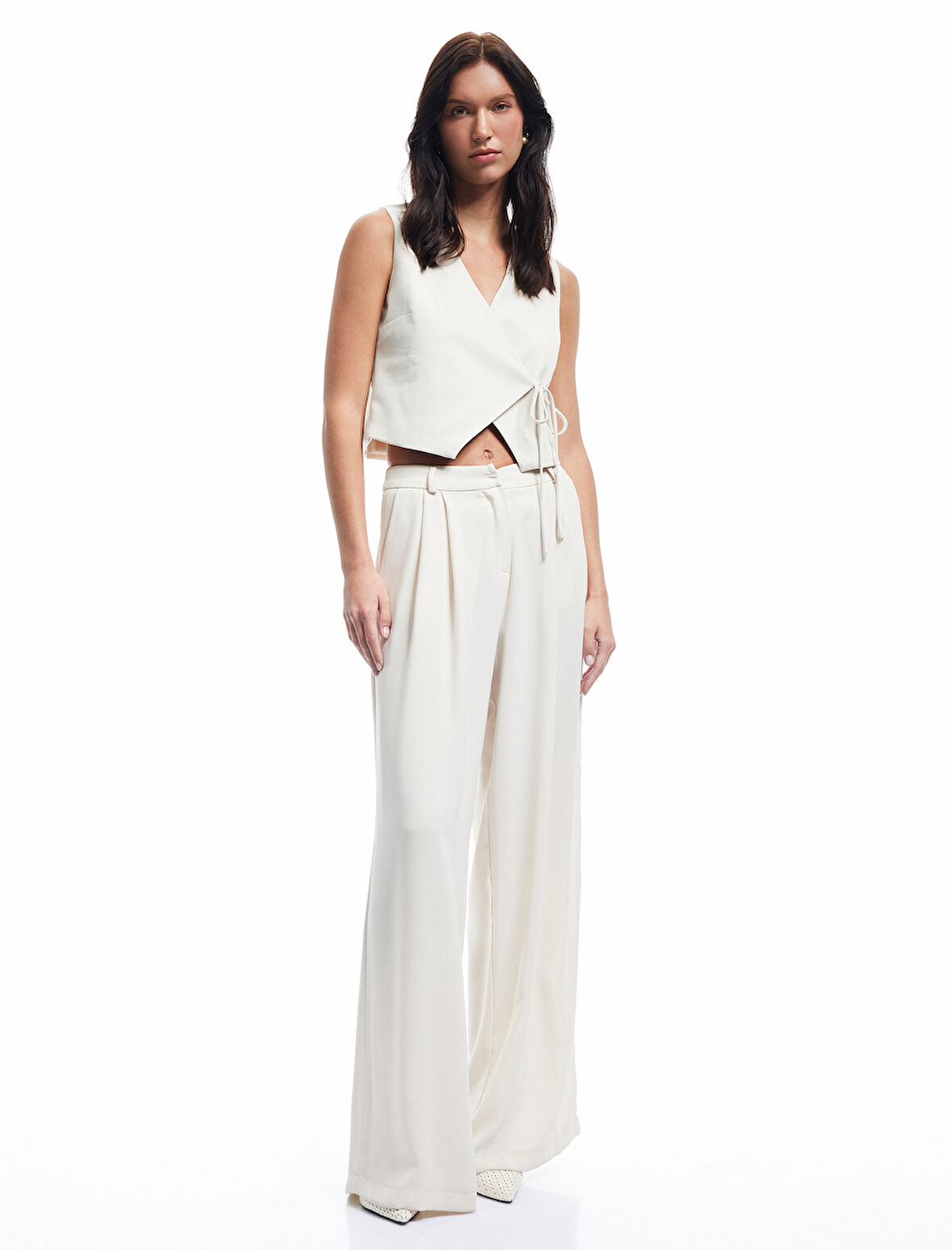 Asimetrik Kruvaze Yaka Bağlama Detaylı Kolsuz Viskon Yelek