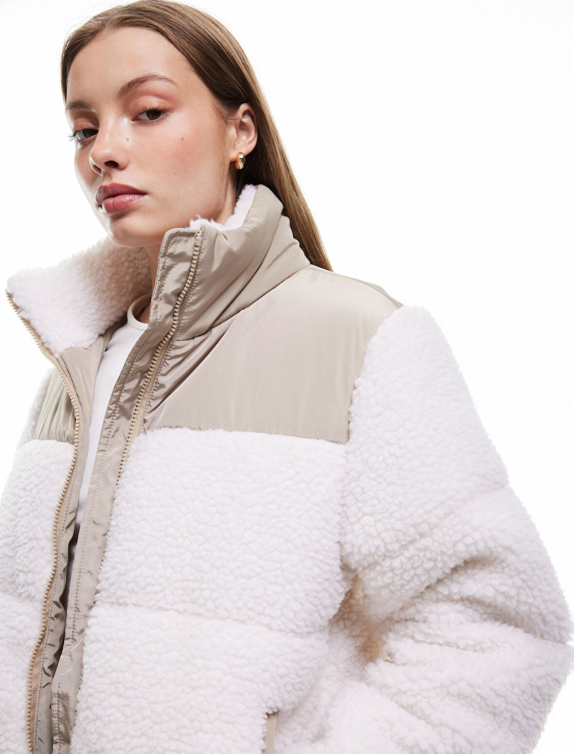 Dik Yaka Cep Detaylı Fermuarlı Renk Bloklu Peluş Mont