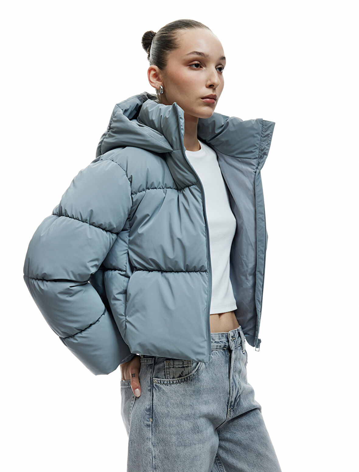 Kapüşonlu Uzun Kollu Cep Detaylı Fermuarlı Kapitone Su İtici Şişme Mont