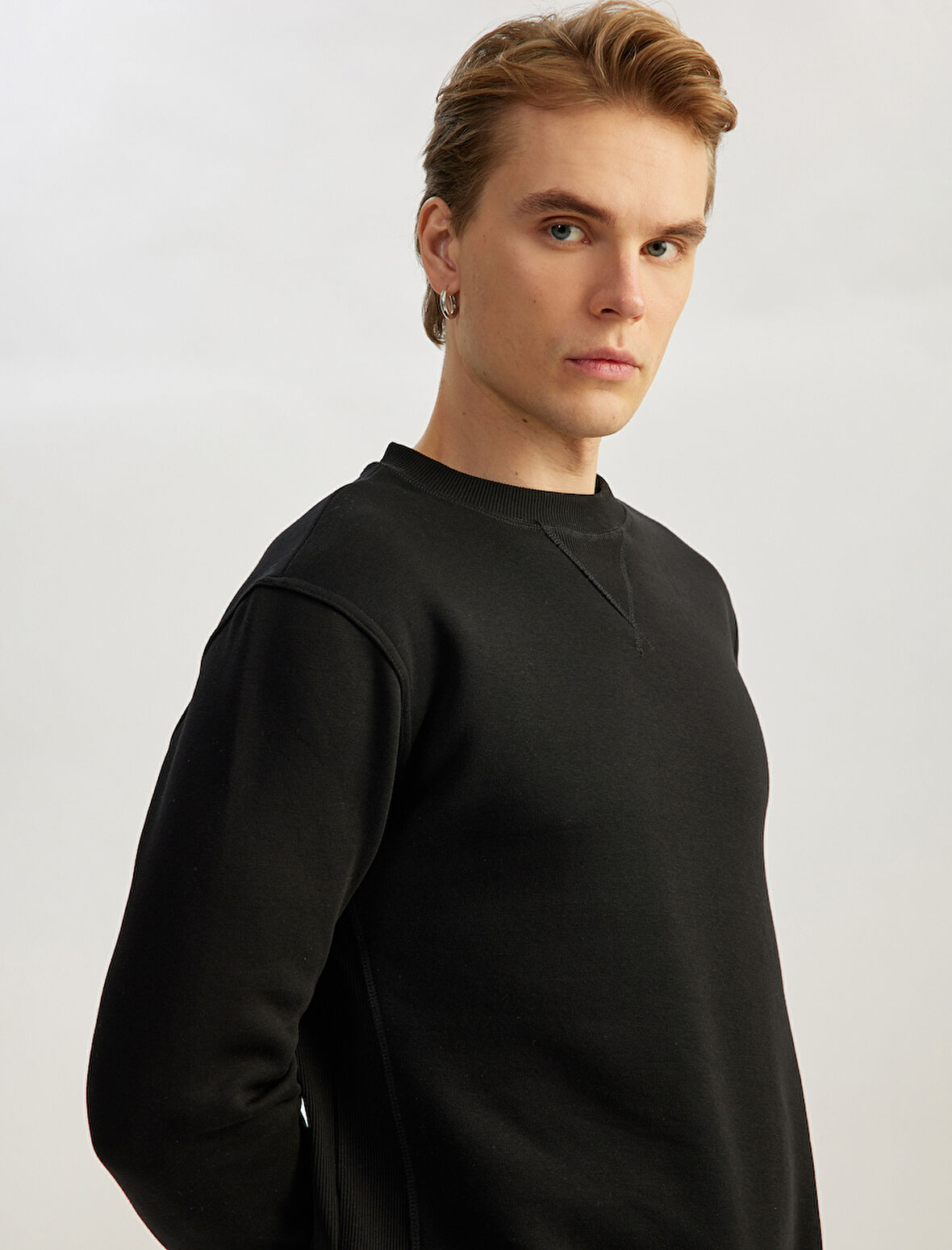 Bisiklet Yaka Dikiş Detaylı Şardonlu Pamuk Karışımlı Basic Sweatshirt