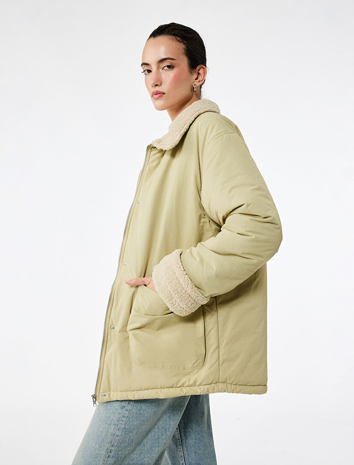 Dik Yaka Uzun Kollu Fermuarlı Cepli İçi Peluş Astarlı Anorak Mont