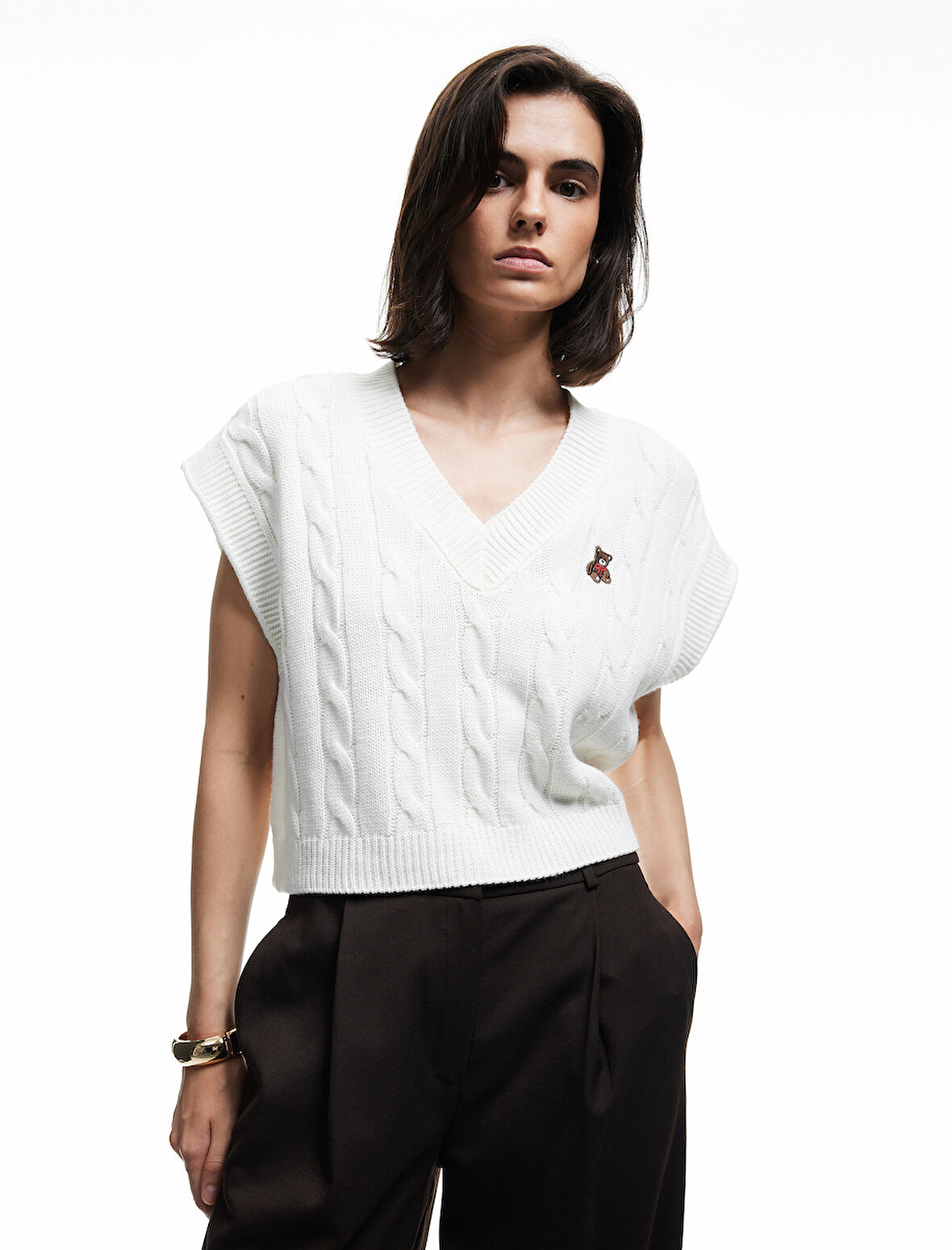 Kolsuz V Yaka Ayıcık İşleme Detaylı Saç Örgü Oversize Süveter