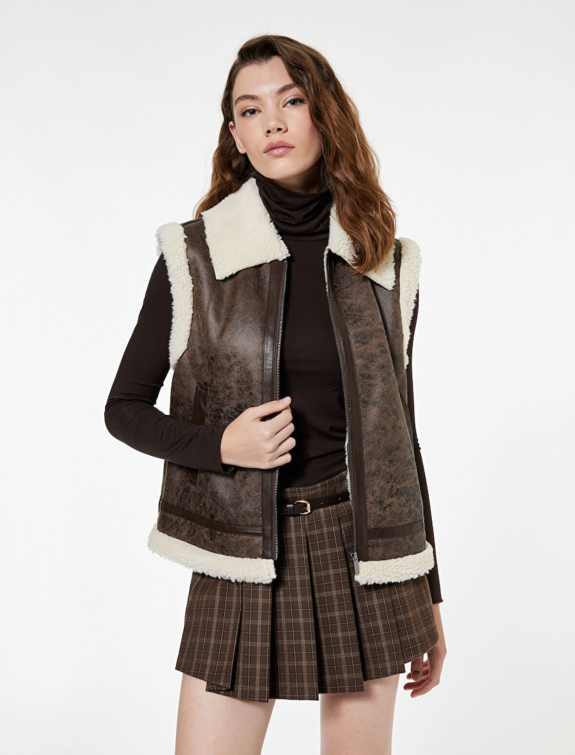 Cepli Fermuarlı Yakası Peluş Detaylı Suni Deri Yelek