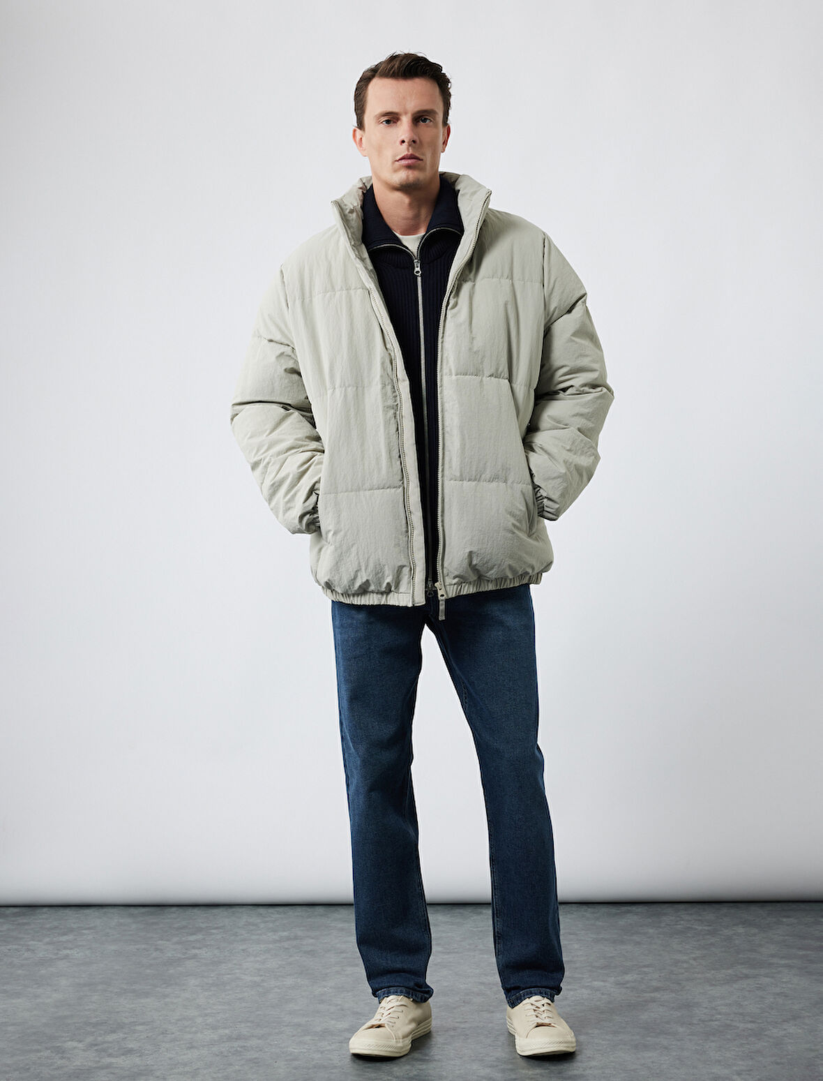 Dik Yaka Cep Detaylı Fermuarlı Kışlık Şişme Mont