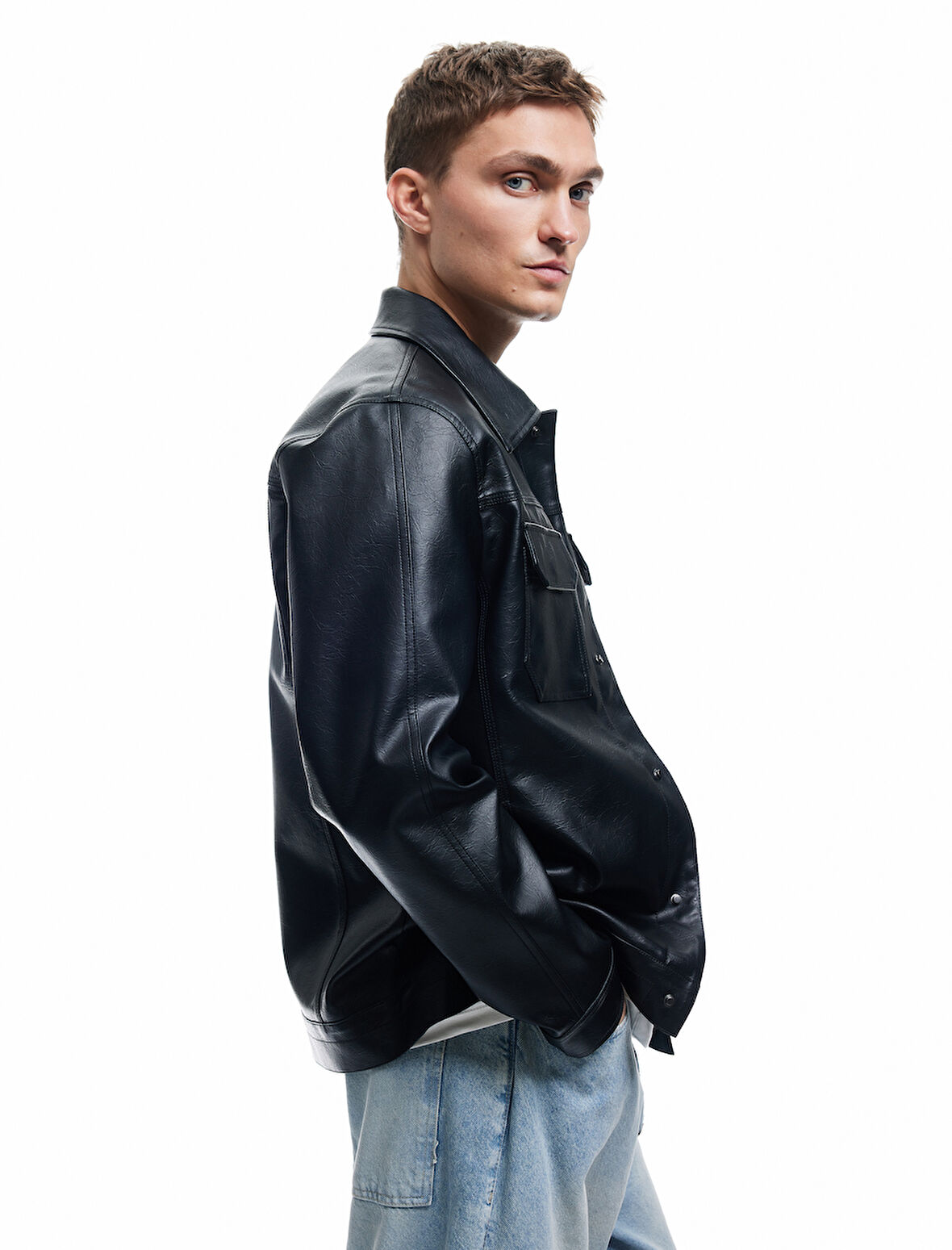 Klasik Yaka Kapaklı Cep Detaylı Uzun Kollu Slim Fit Suni Deri Ceket