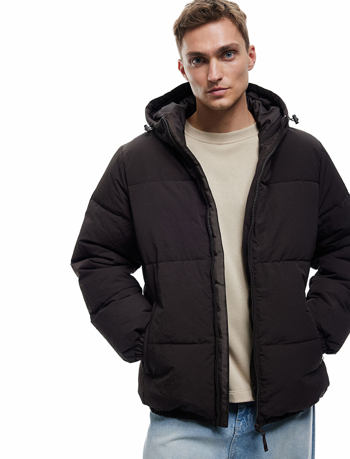 Uzun Kollu Cep Detaylı Fermuarlı Kapşonlu Şişme Mont