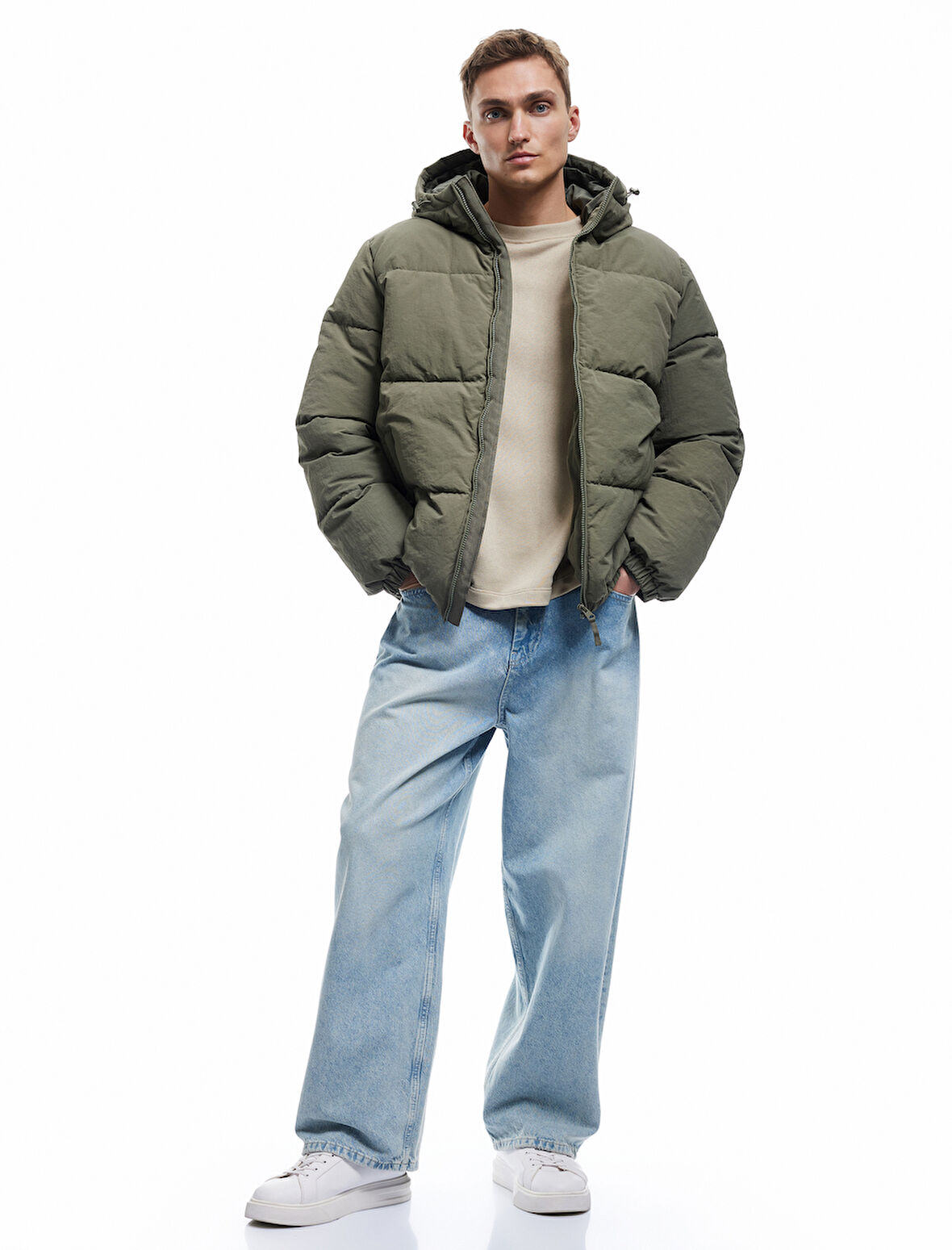 Uzun Kollu Cep Detaylı Fermuarlı Kapşonlu Şişme Mont