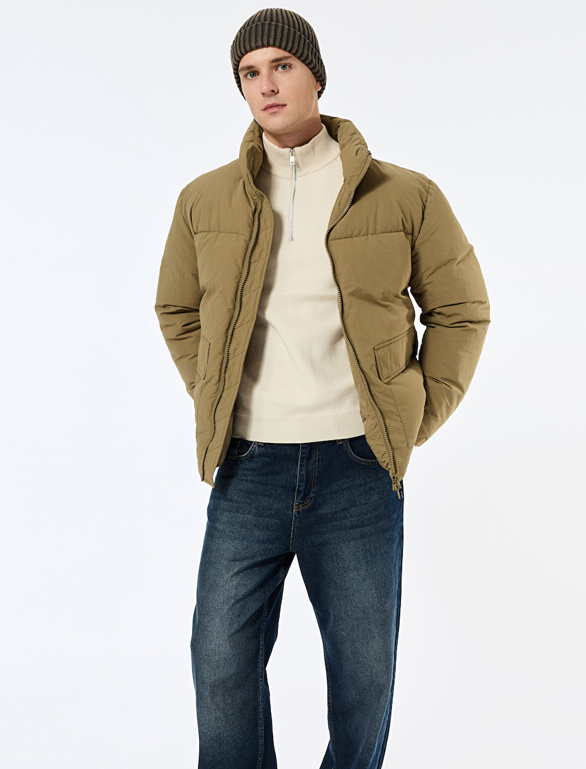 Uzun Kollu Kapaklı Cep Detaylı Fermuarlı Slim Fit Dik Yaka Kışlık Şişme Mont