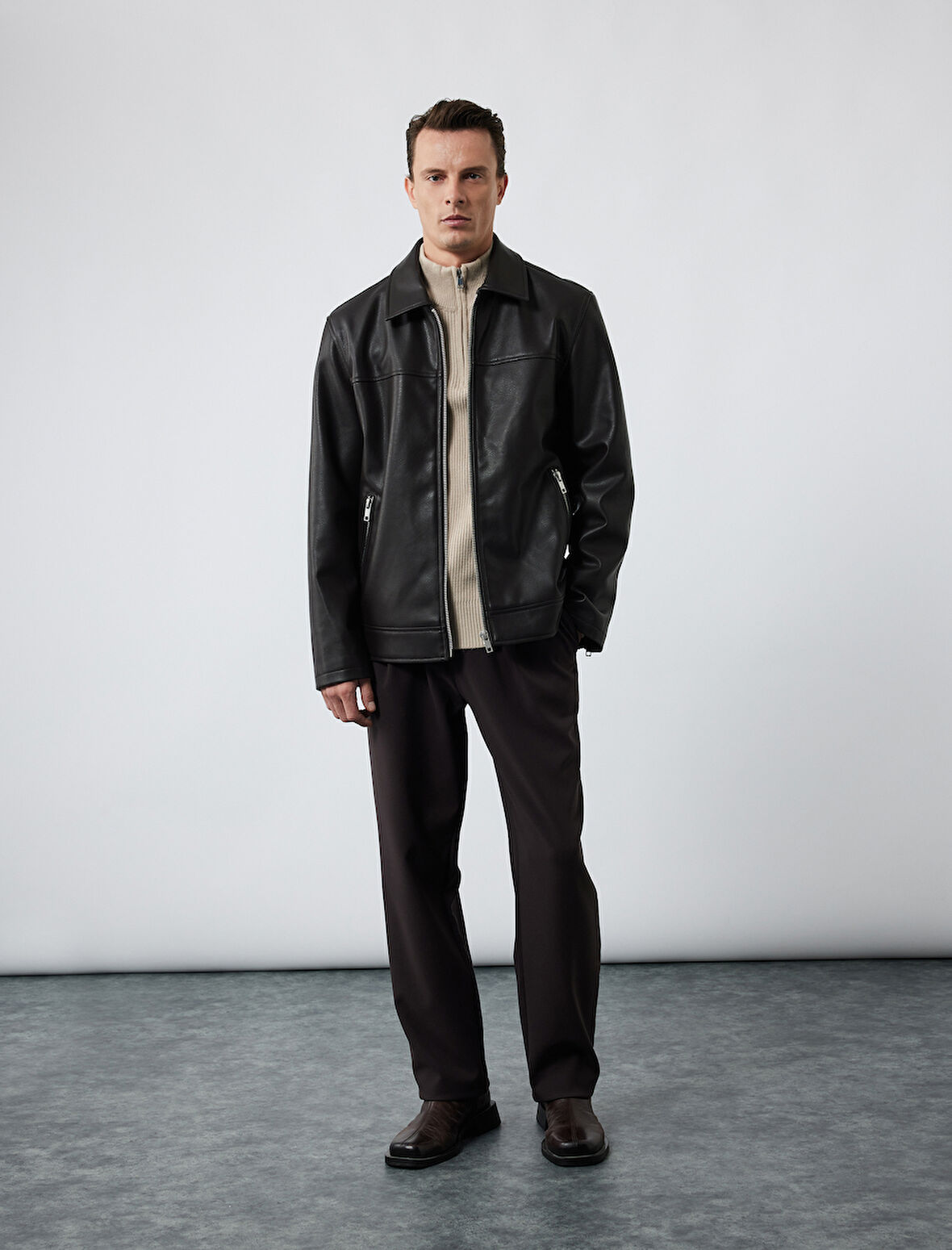 Uzun Kollu Fermuarlı Cep Detaylı Gömlek Yaka Suni Deri Ceket