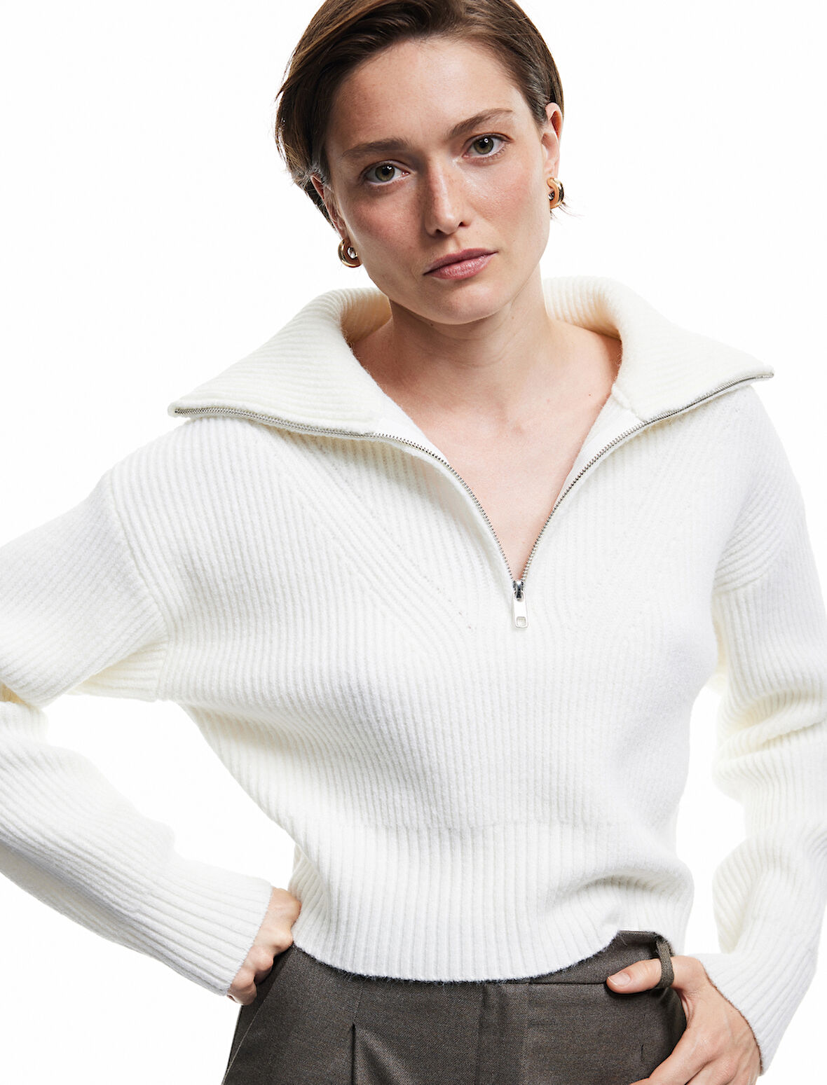 Uzun Kollu Dik Yaka Yarım Fermuarlı Triko Kazak