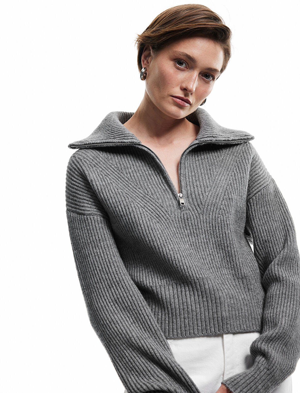 Uzun Kollu Dik Yaka Yarım Fermuarlı Triko Kazak