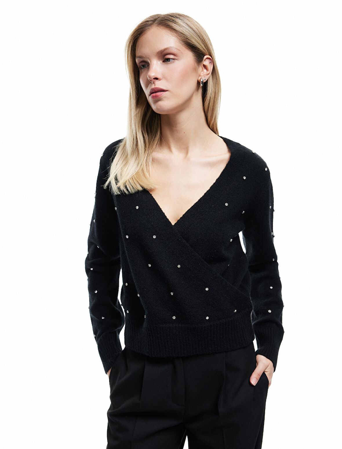 Uzun Kollu Kruvaze V Yaka Taşlı Triko Kazak