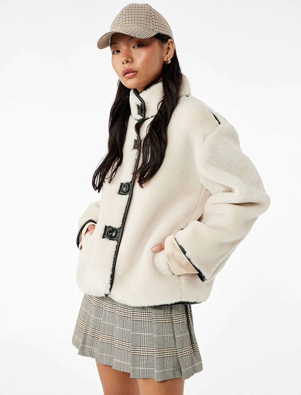 Dik Yaka Kaban Peluş Biye Detaylı Düğmeli Uzun Kollu