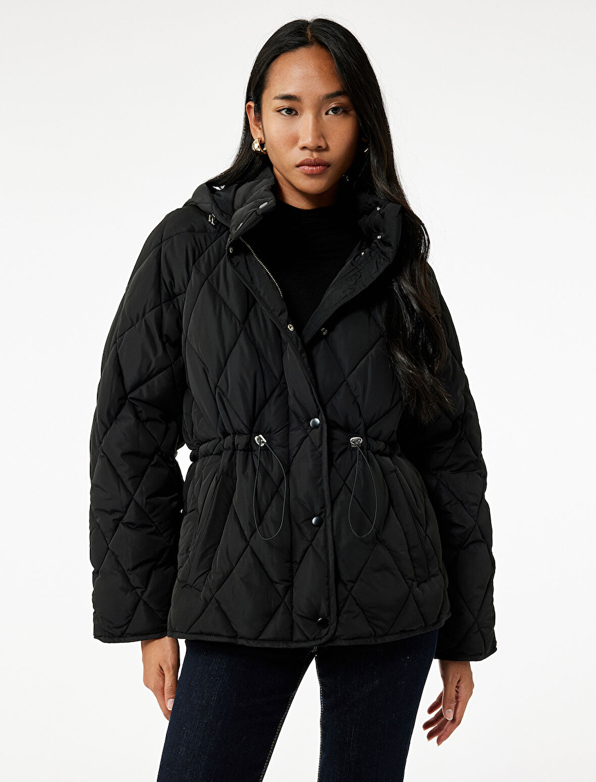 Beli Bağcıklı Uzun Kollu Cepli Su İtici Kapüşonlu Kapitone Şişme Mont