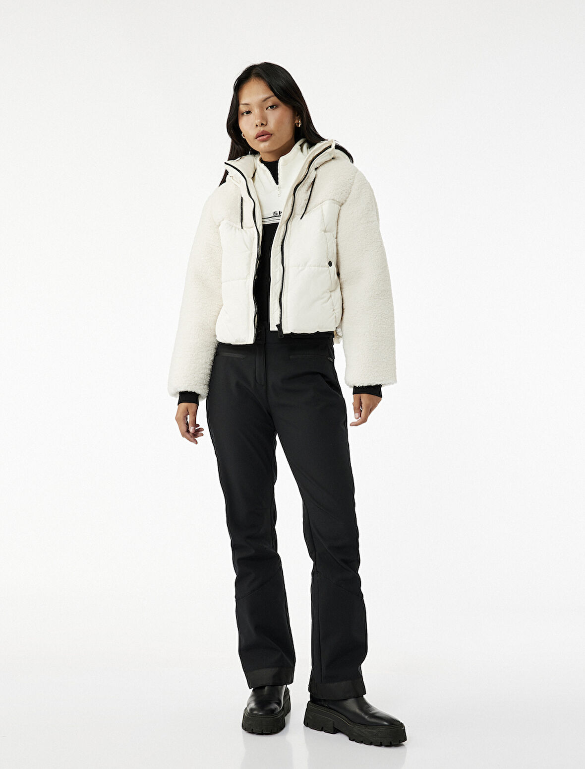 Kapüşonlu Uzun Kollu Peluş Detaylı Baskılı Şişme Mont