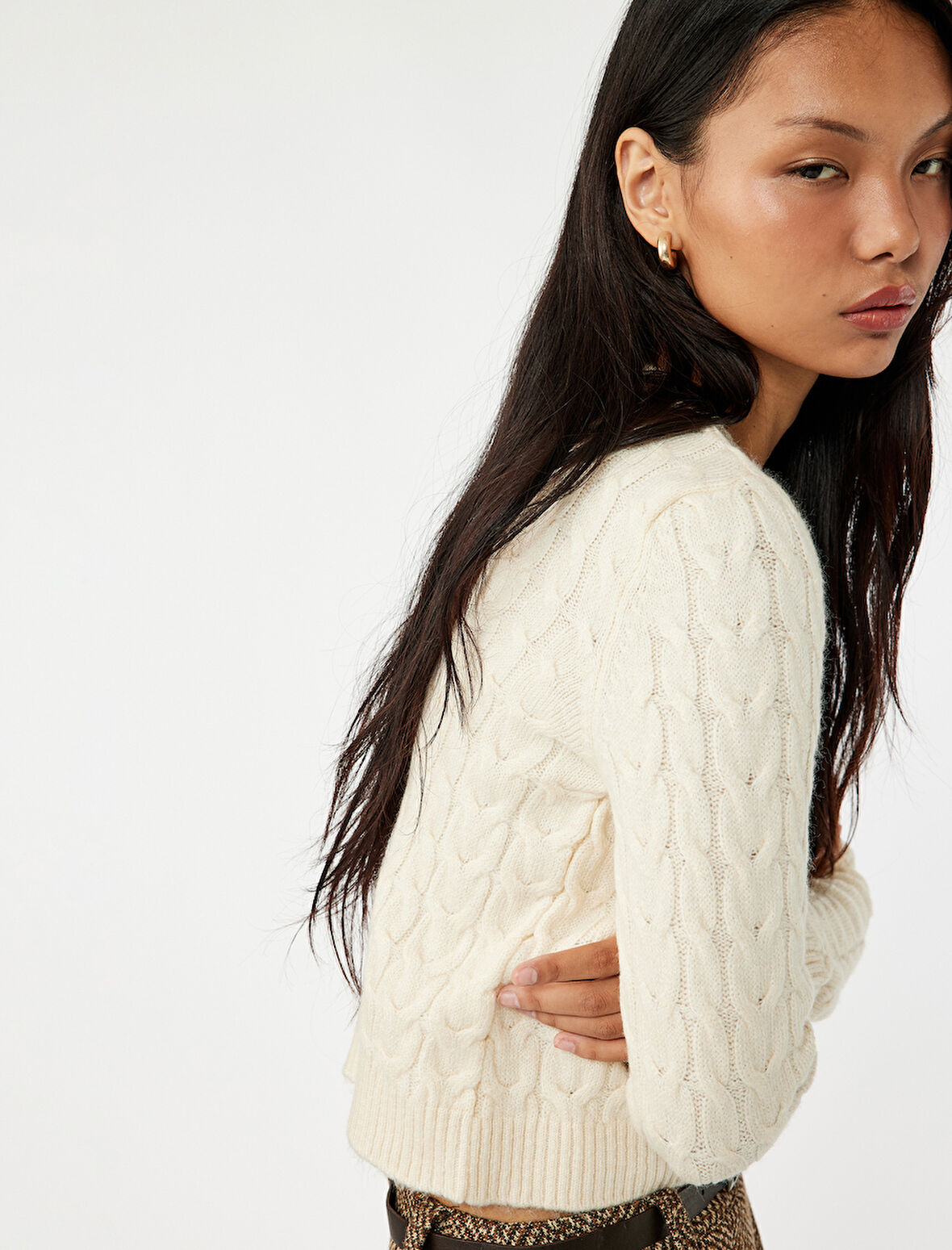 Düğmeli Bisiklet Yaka Uzun Kollu Saç Örgüsü Dokulu Triko Hırka